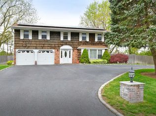 8 Woodview Dr, Nesconset, NY 11767