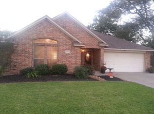 208 Lexington Ave, Clute, TX 77531