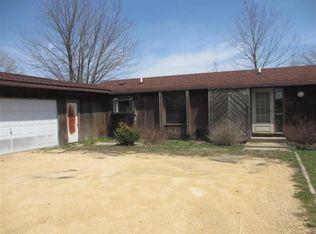 2667 S Galena Trail Rd, Polo, IL 61064