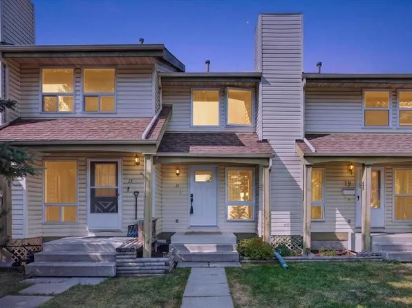 21 NE Woodhill Ct SW, Calgary, AB T2W 3P1