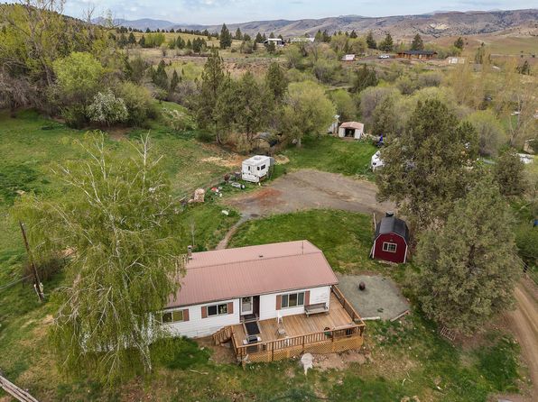 220 School House Dr, Dayville, OR 97825