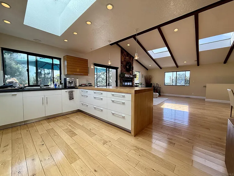 4221 Hill St — Photo 10