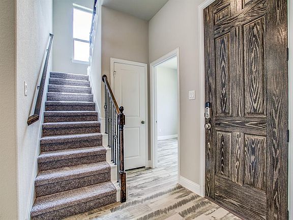 5th image of 1608 Trowbridge Cir