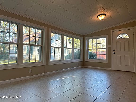 5th image of 504 Holland Hill Drive