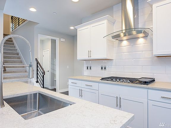 Photos are of another home in same community and are meant for representation purposes. Options and interior finishes will vary.