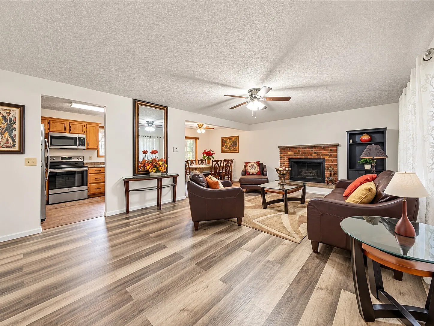 3 bed, 1152 sqft, $2,000 — Photo 4