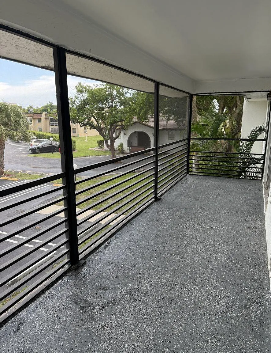 3 bed, 2.0 bath, 1262 sqft, $2,350 — Photo 2