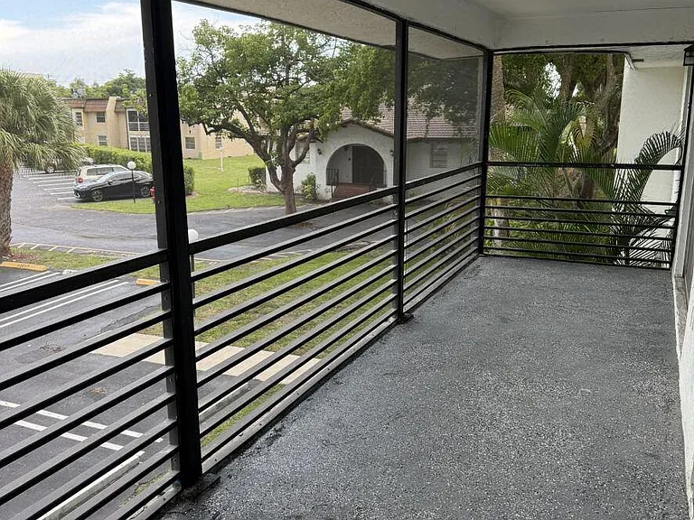 2810 Riverside Dr #201-4 — Photo 2