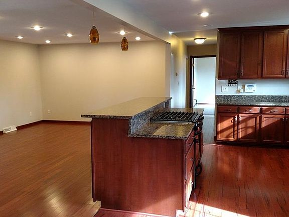 4th image of 17152 S Meadowpark Dr