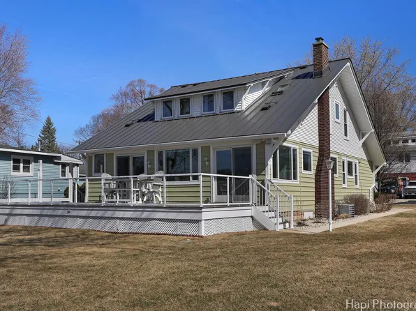 205 S Emerald Dr, McHenry, IL 60051