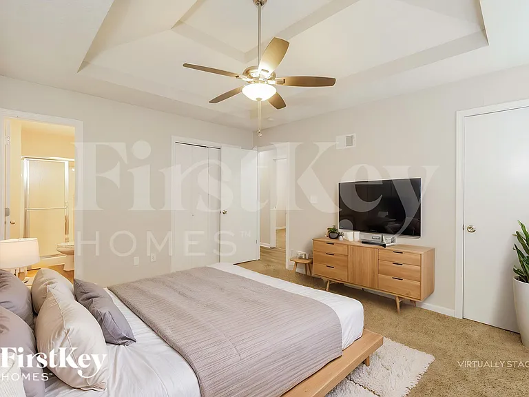 208 S Darrowby Dr — Photo 10