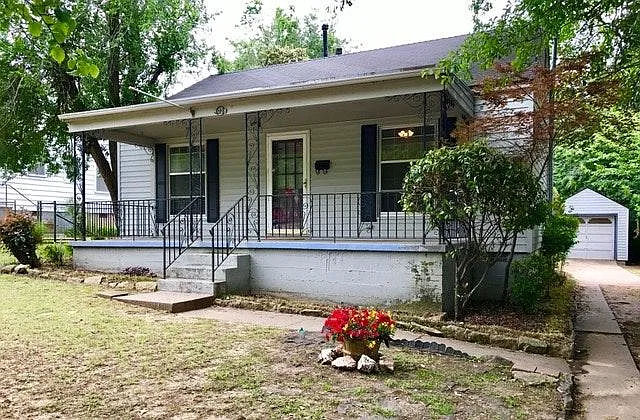 2 bed, 900 sqft, $1,100 — Photo 2