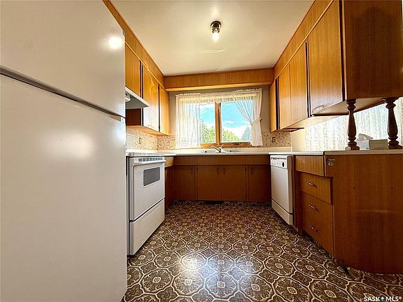 5th image of 104 Montreal AVENUE