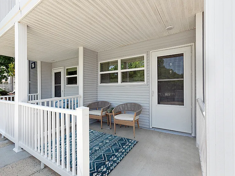 South Square Townhomes — Photo 17