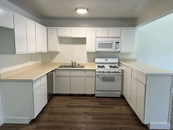 3rd image of 4335 W Rosecrans Ave APT 2
