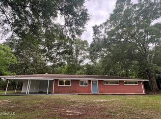 122 Washington St, Carriere, MS 39426