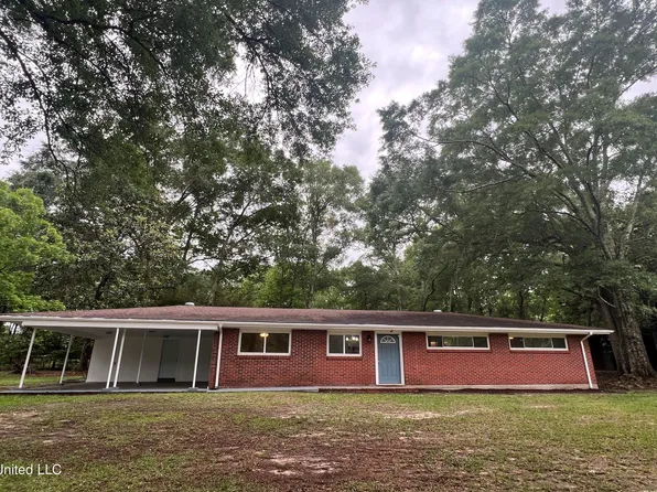 122 Washington St, Carriere, MS 39426