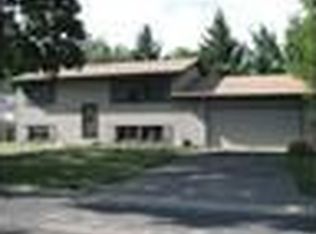 9800 98th Pl N, Maple Grove, MN 55369