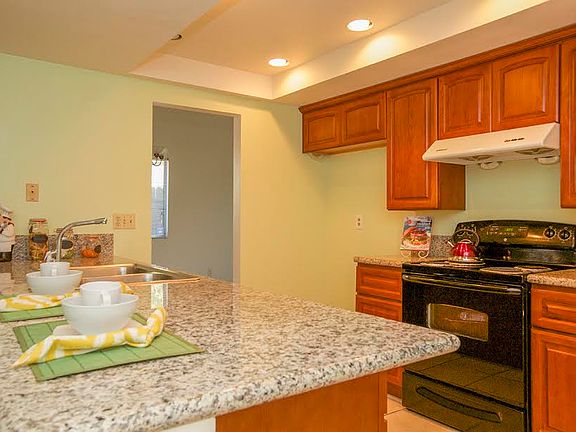 4th image of 20959 Deloraine Dr