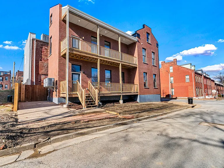 1000 Barton St — Photo 28