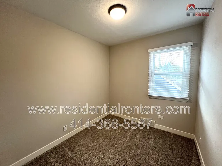 10918 W Wells St — Photo 11