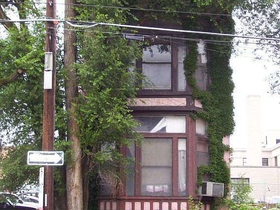 5th image of 713 Greenup St