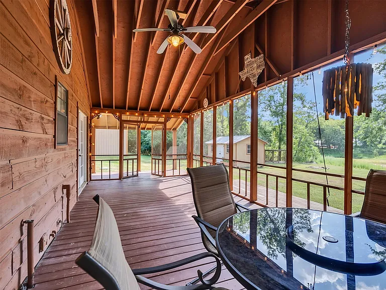 18085 Lake Dr E — Photo 21
