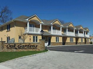 400 Great Neck Rd #402, Copiague, NY 11726