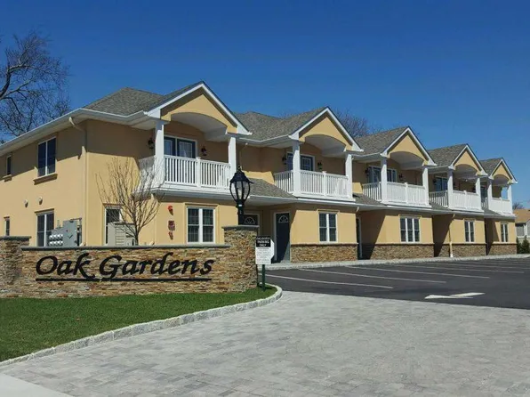 400 Great Neck Rd #402, Copiague, NY 11726