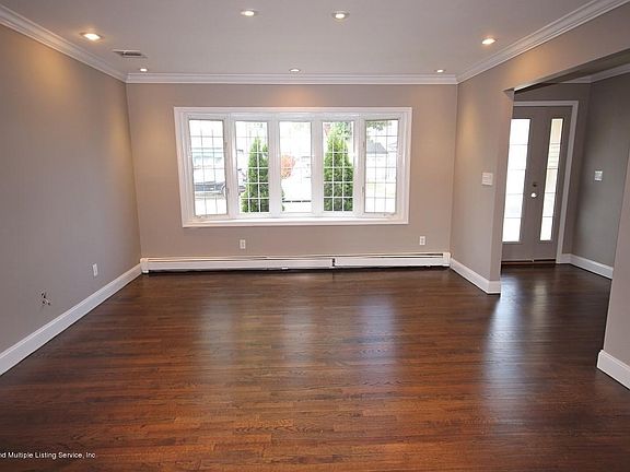 5th image of 130 Clarke Ave