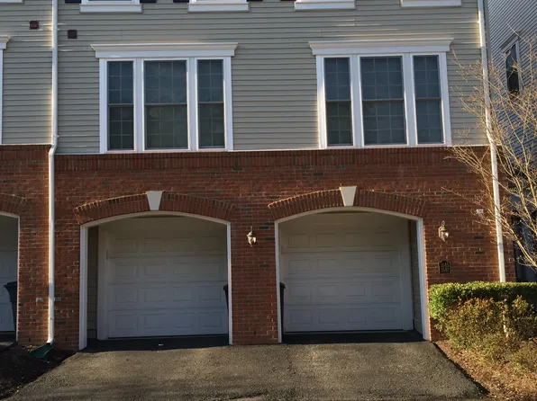 3545 Huntley Manor Ln, Alexandria, VA 22306
