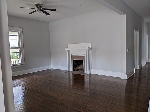 Living Room: view from front door