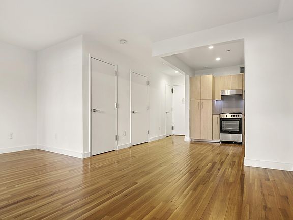 4th image of 101 W 15th St APT 202