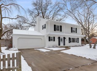 621 E Monterey Rd, Palatine, IL 60074