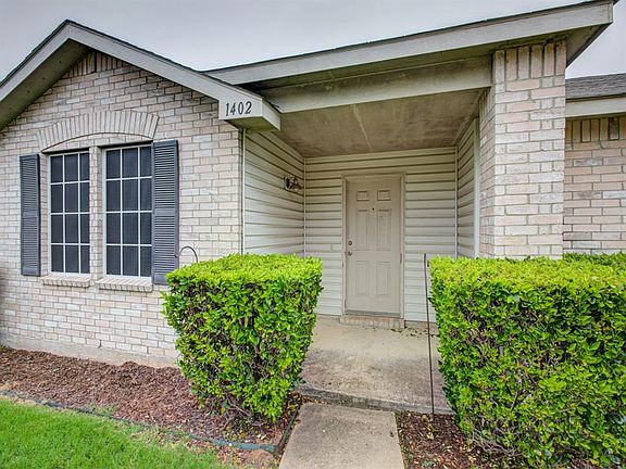 5th image of 1402 Lochspring Dr