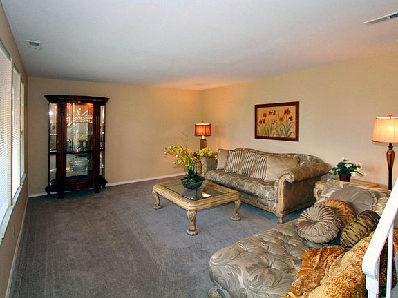 3rd image of 17003 SE 41st St