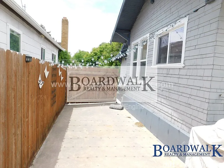 657 E Warnock Ave — Photo 9