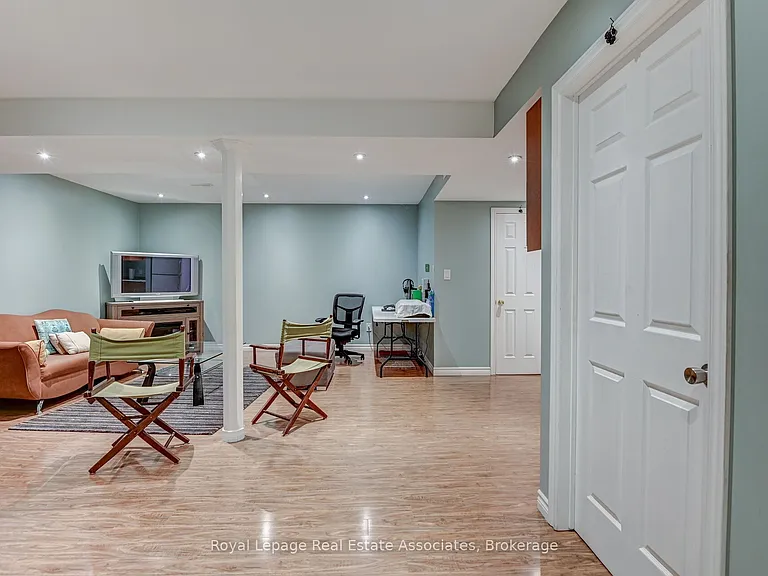 70 Nectarine Cres — Photo 18