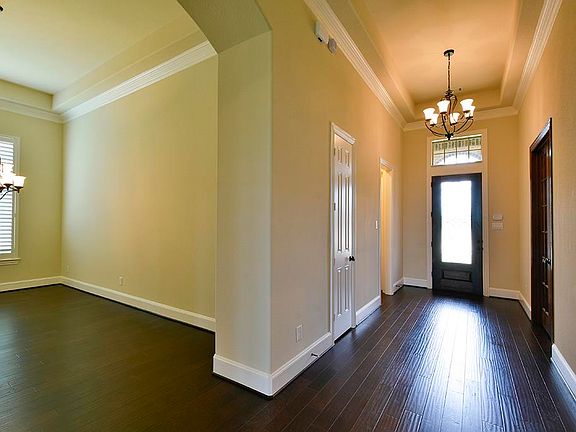 3rd image of 2211 Draycutt Dr