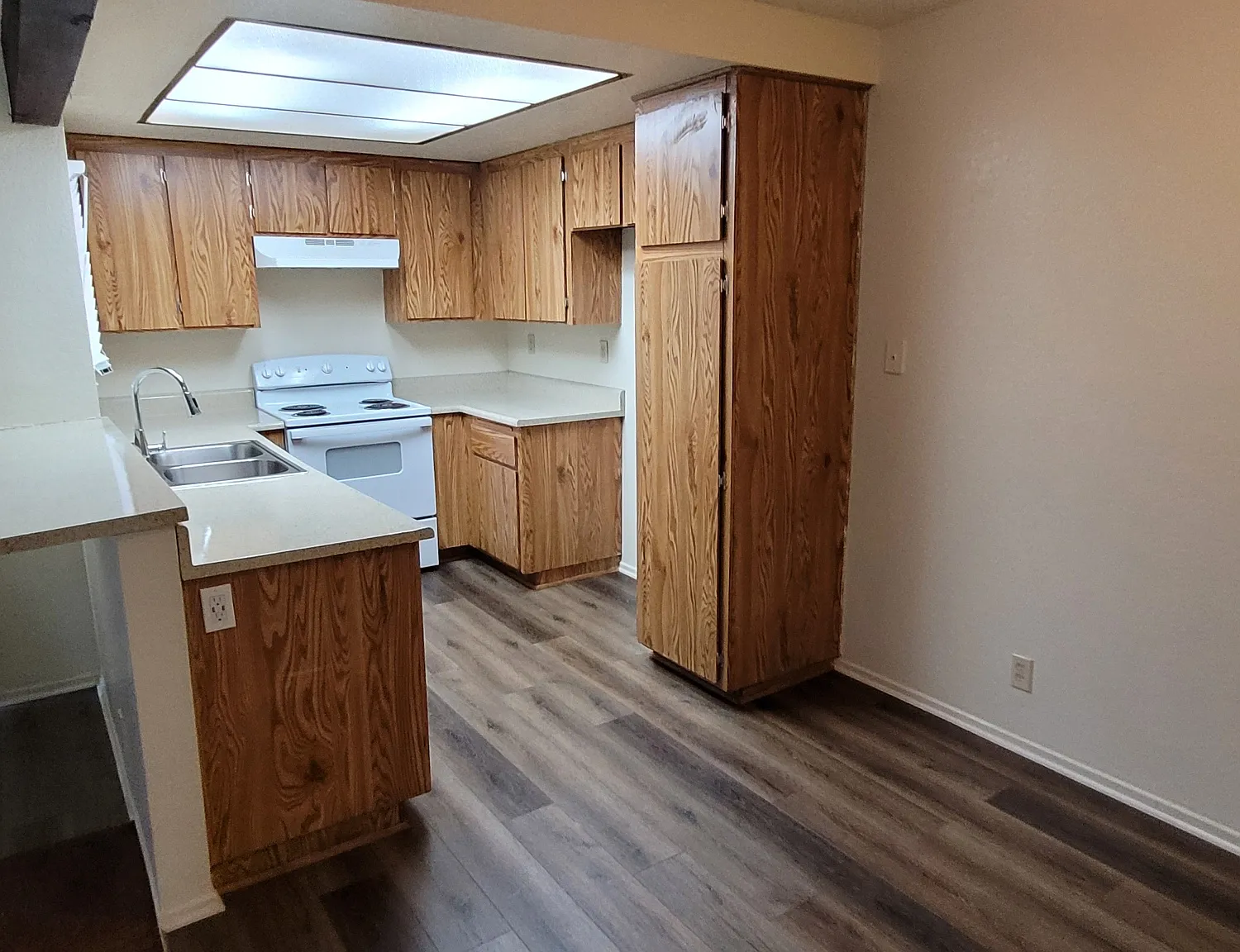 2 bed, 938 sqft, $1,850 — Photo 3
