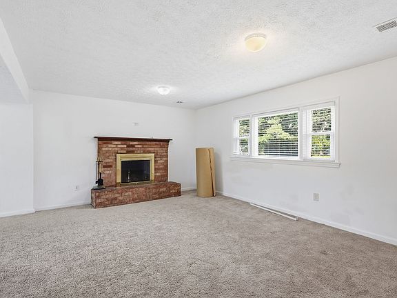3rd image of 360 Park St NE