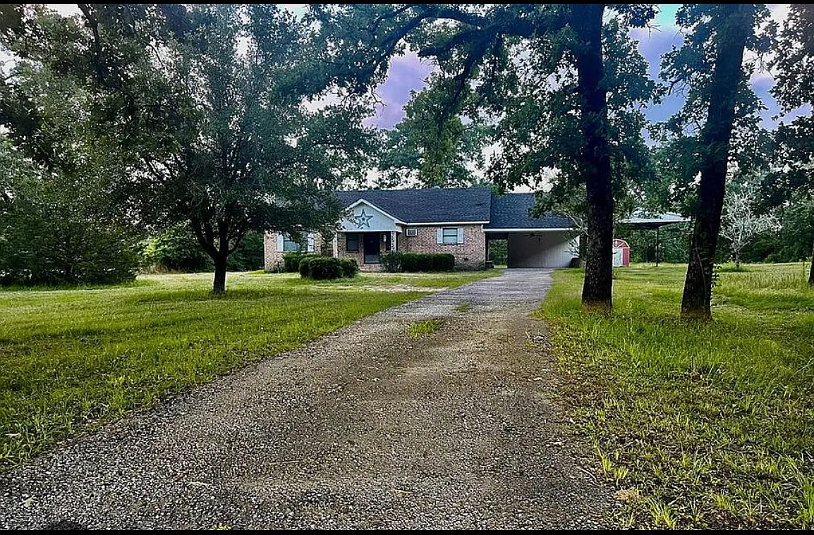 3 bed, 1362 sqft, $1,325 — Photo 2