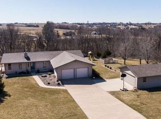 13774 Surrey Ln, Dubuque, IA 52002