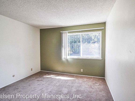 3rd image of 541 Morse Ave APT A