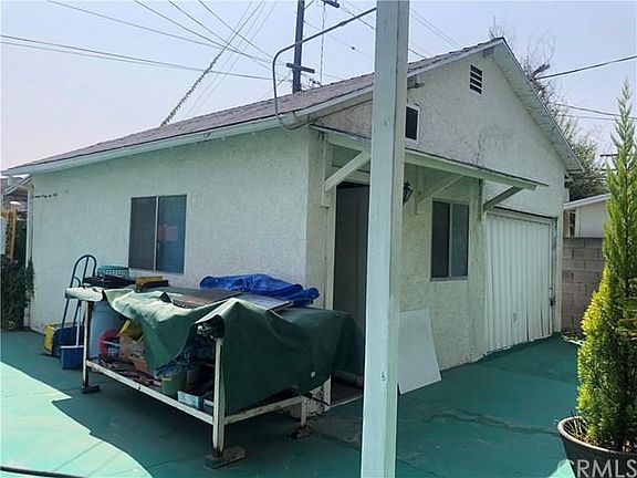 4th image of 2940 Hollister Ave