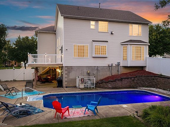 5th image of 4851 Gateway Dr