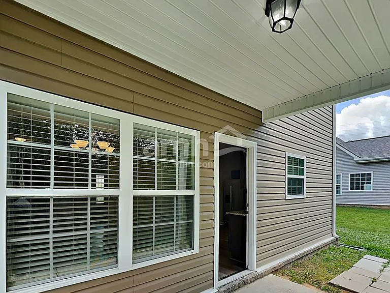 913 Beverly Ct — Photo 20