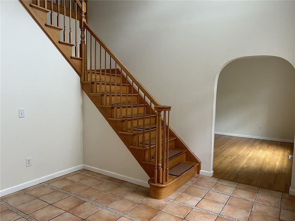 1st image of 91 Woodcrest Ave