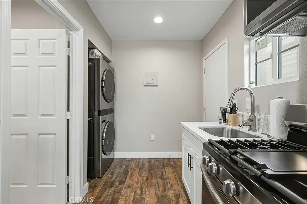 Studio, 1.5 bath, 240 sqft, $1,800 — Photo 4