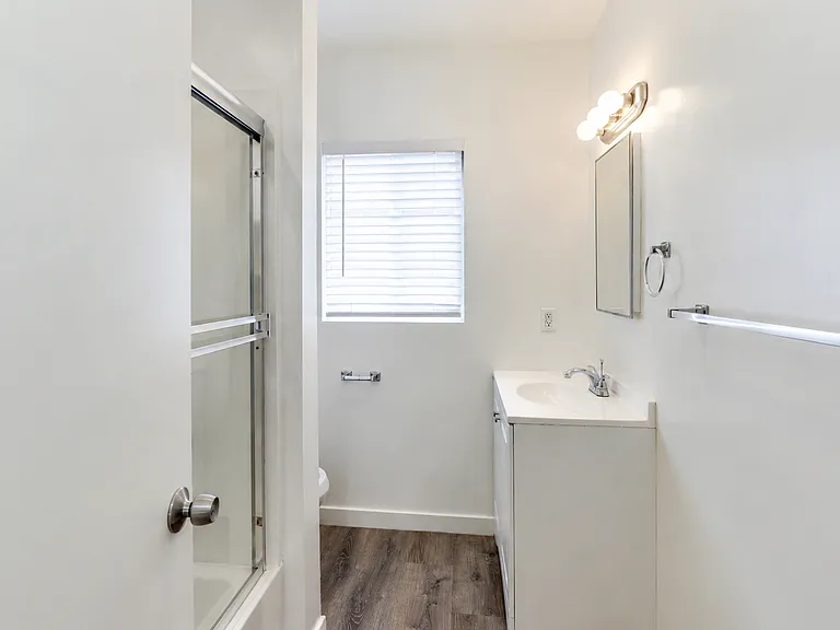 212 W Elk Ave #2 — Photo 8